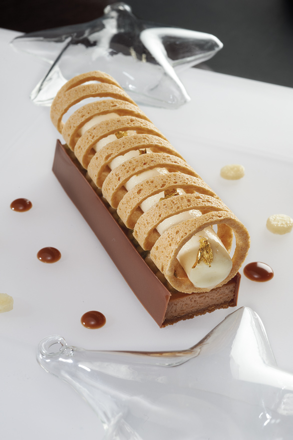 Finger chocolait, glace banane, croustillant noisette, mousse « Jivara ...