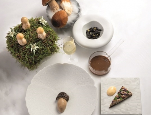 A la table de DANNY KHEZZAR