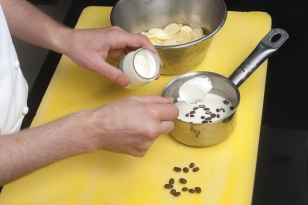 ajouter et infuser les grains de café 