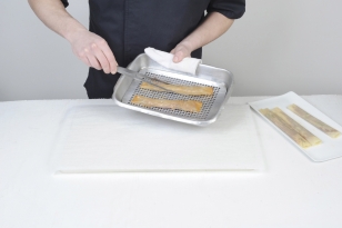 Cuire les rouleaux au four