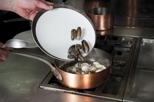 Ouvrir les coques et les moules
