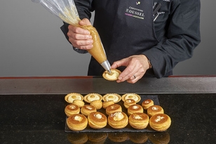 Garnir des fonds de pâte sablée cuits 