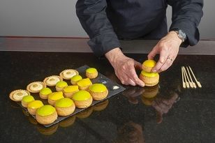 Superposer les choux garnis.