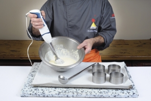 Mixer les lamelles de fenouil avec la crème pâtissière