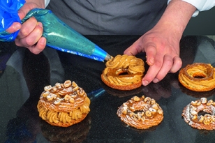 Puis avec la crème Paris-Brest.