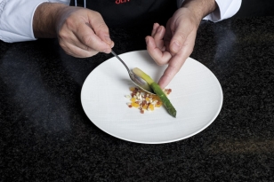Dresser une asperge verte