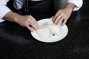 Recouvrir le tout avec un carré de blanc d'oeufs. 