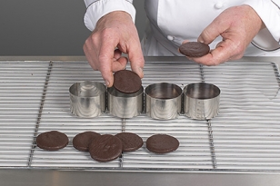 déposer un disque de streusel chocolat