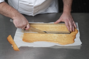 Découper le biscuit 