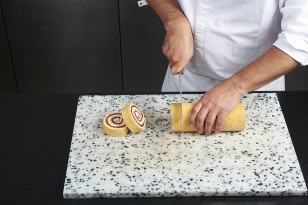 Détailler des rondelles de 3 cm de largeur.