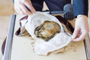 Pigeon cuit à l'argile