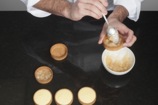 Garnir un fond de pâte sucrée