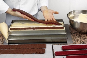 Incruster le montage de compote de framboise