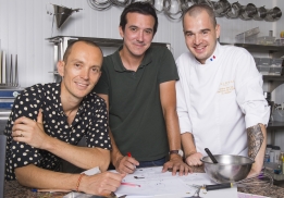 Laurent Dagot, directeur artistique de la Maison Dalloyau, l’artiste Nicolas Barrome Forgues et le chef pâtissier Jérémy Del Val