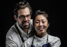 ANTHONY ET FUMIKO MAUBERT INSTALLENT ASSA AU NOVOTEL DE BLOIS