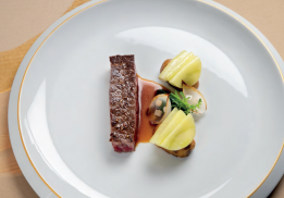 BOEUF WAGYU, POMMES DE TERRE, OIGNON DOUX, WASABINA