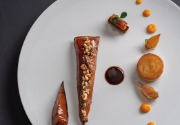 LA CANETTE DES DOMBES, POMMES DE TERRE FONDANTES, OIGNONS GRELOTS CARAMÉLISÉS, BUTTERNUT