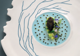 CAVIAR DE SOLOGNE, ESTURGEON CUIT AU BOUILLON, HARICOTS VERTS, SUREAU