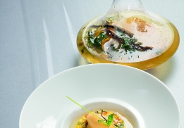 SALPICON DE FRUITS EXOTIQUES, SORBET PASSION-GOYAVE ET INFUSION D’HERBES ET D’ÉPICES