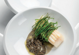 GRANDE SAUCE D’AQUITAINE AU CAVIAR D’OSCIÈTRE POUR UN TURBOT DE NOS CÔTES CUIT À LA NACRE, FINS HARICOTS UN PEU GRILLÉS