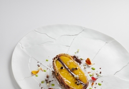 MANGUE RÔTIE EN CROÛTE DE LAIT, OLIVES DÉSHYDRATÉES ET CACAO AMER