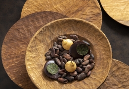 MIGNARDISES POIRE GENTIANE ET PALET CHOCOLAT HERBES