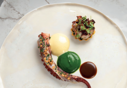 POULPE DE ROCHE RÔTI AU PAPADA DE BELLOTA, MOUSSELINE DE CRESSON ET SABAYON AU VINAIGRE D’ESTRAGON