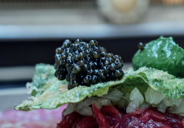 BLANC ET VERT DE BLETTE, FILET DE BOEUF MARINE ET CAVIAR