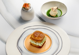 CROISSANT CUBE AU NORI, SAINT-JACQUES ET TAMARI DE TOMATES, NOUILLES DE SAINT-JACQUES AU TARAMA DE CORAIL, TOMATES JANGAJJI DE 6 MOIS, LARD BLANC