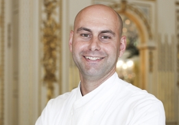 Antony Terrone, chef pâtissier de l'hôtel The Péninsula Paris