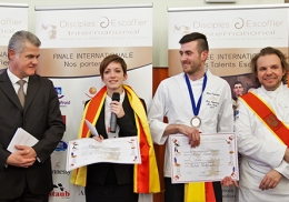 Les gagnants du Trophée des Jeunes Talents Escoffier, avec Denis Courtiade et Nicolas Sale.