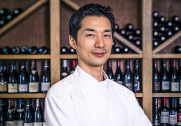 Le chef japonais Takashi Aoki.