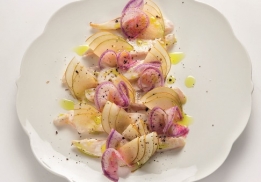 BAR EN FINES TRANCHES, FINS COPEAUX DE POIRE ET NAVET AU VERJUS 