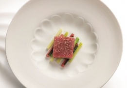LA VENTRÈCHE DE THON, Consommé fumé, shiso, kiwi, concombre