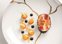 SAUMON FARCI AUX SAINT-JACQUES, NORI, CITRON, POMMES NOISETTE, COQUILLAGES ET ROUILLE