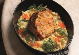 CHOU FARCI DE HOMARD BEURRE BLANC AUX ŒUFS DE BROCHET FUMÉS