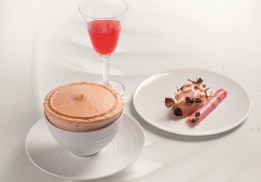 SOUFFLÉ RHUBARBE, SHISO ROUGE ET VANILLE BOURBON