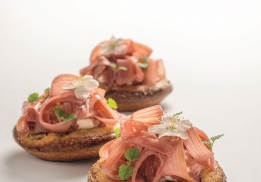 Tartelette briochée à la rhubarbe et fleur d’oranger  