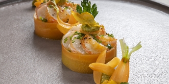 MÉDAILLON DE LANGOUSTINES AU CORAIL, CORALINE PARFUMÉE AU GÉANT D’ITALIE