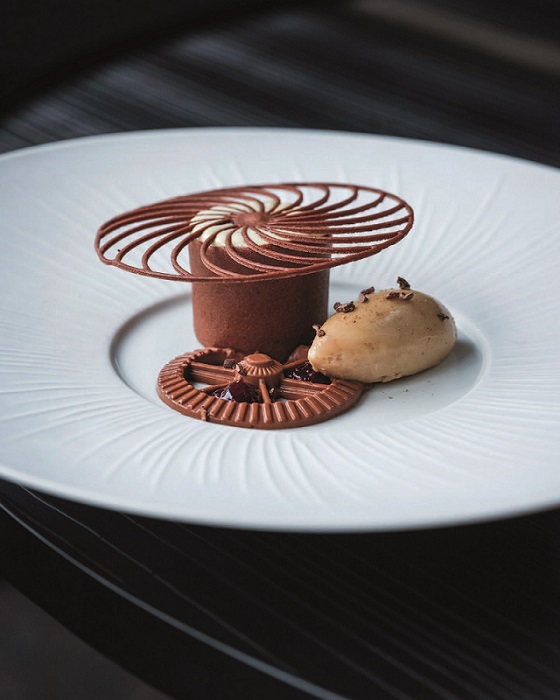 CHOCOLAT DE PAPOUASIE GRUÉ DE CACAO – CASSIS DE BOURGOGNE 