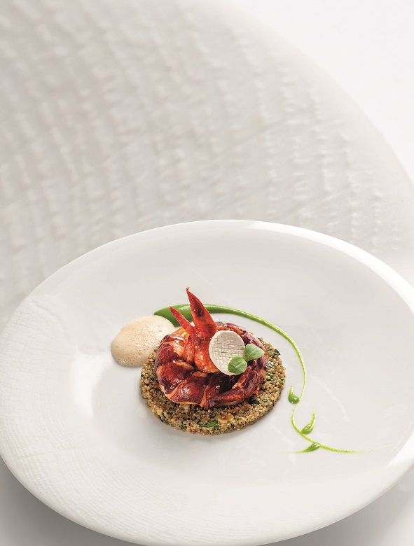 Homard glacé au jus réduit, quinoas torréfiés de la Ferme des mille épis, shiitakés et écume au beurre noisette 