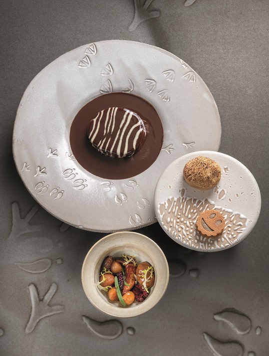 ROYALE EST LA PINTADE, Céleri, coing, mûre et cognac