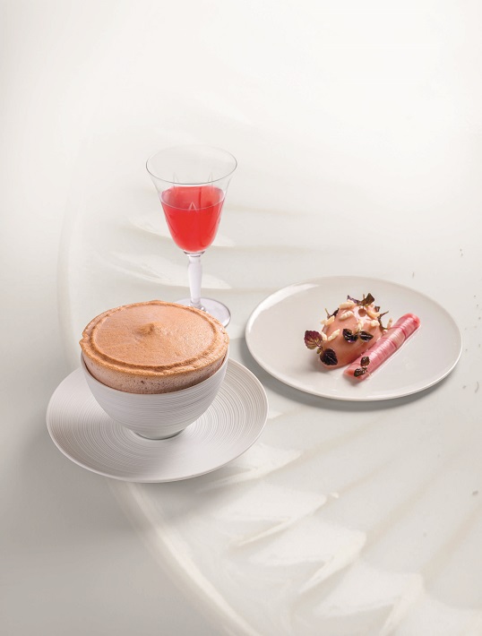 SOUFFLÉ RHUBARBE, SHISO ROUGE ET VANILLE BOURBON