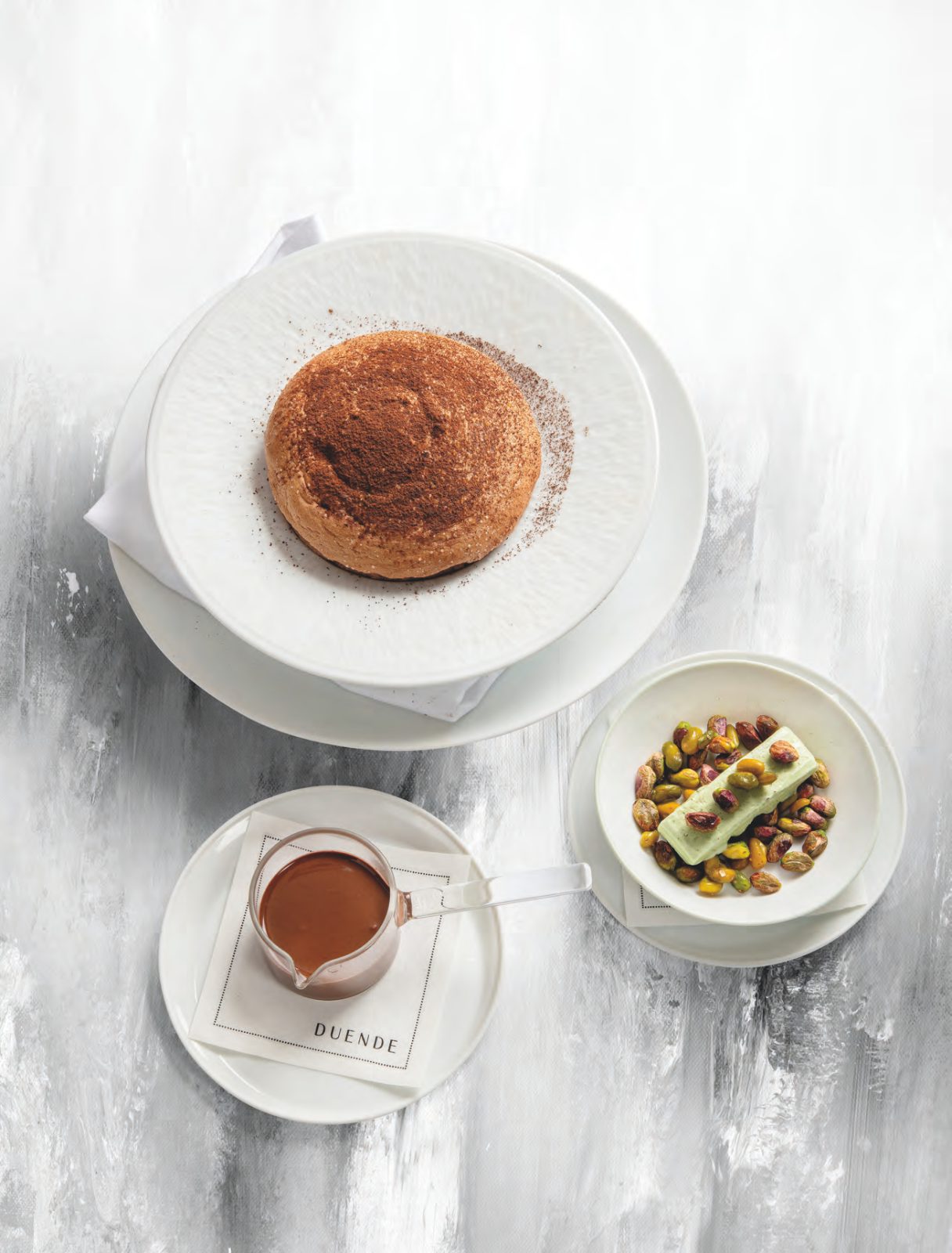 Soufflé au chocolat manjari, ganache araguani, cassate pistache de sicile