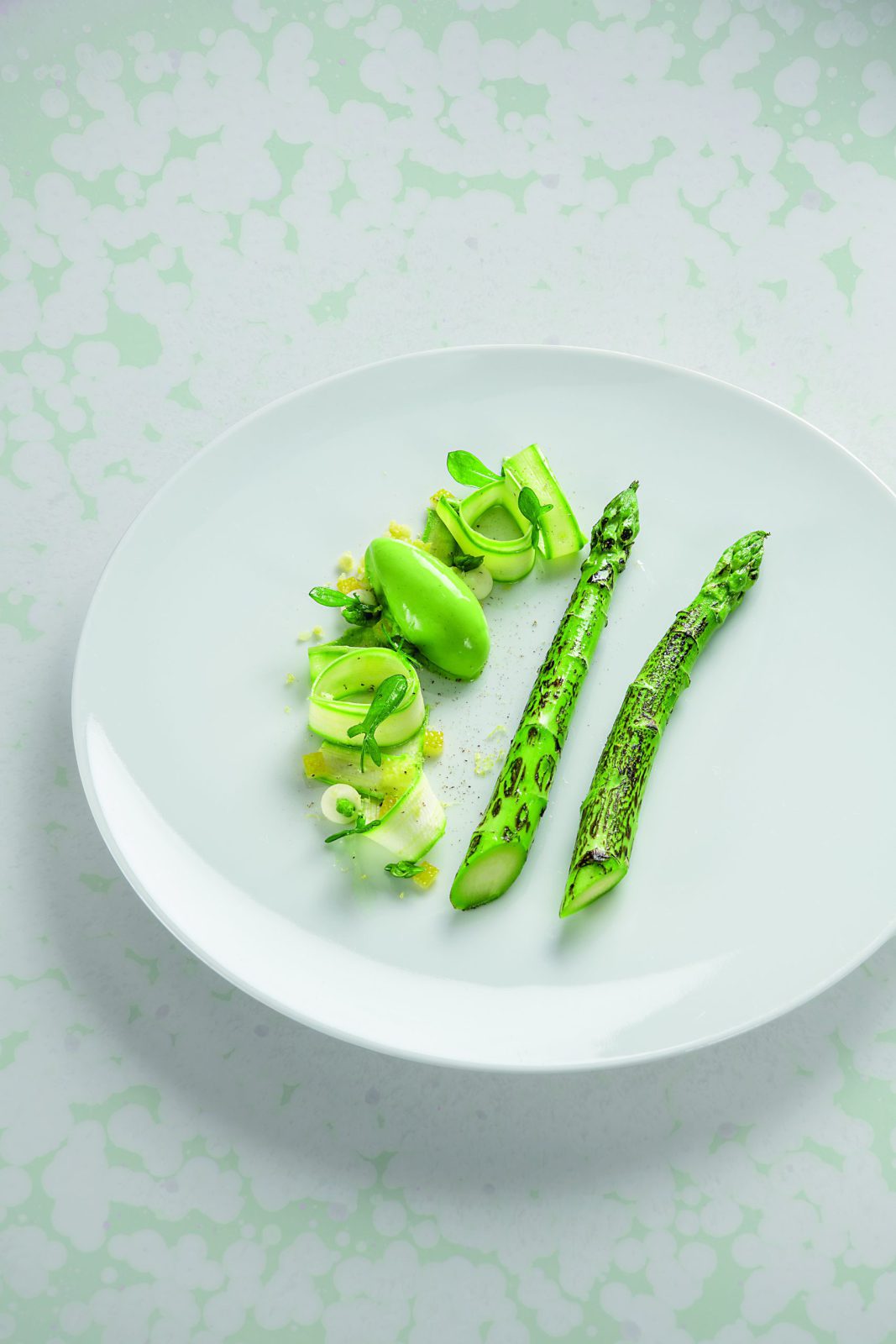 L’asperge verte de roques-hautes, racine d’impératoire, cédrat panaché