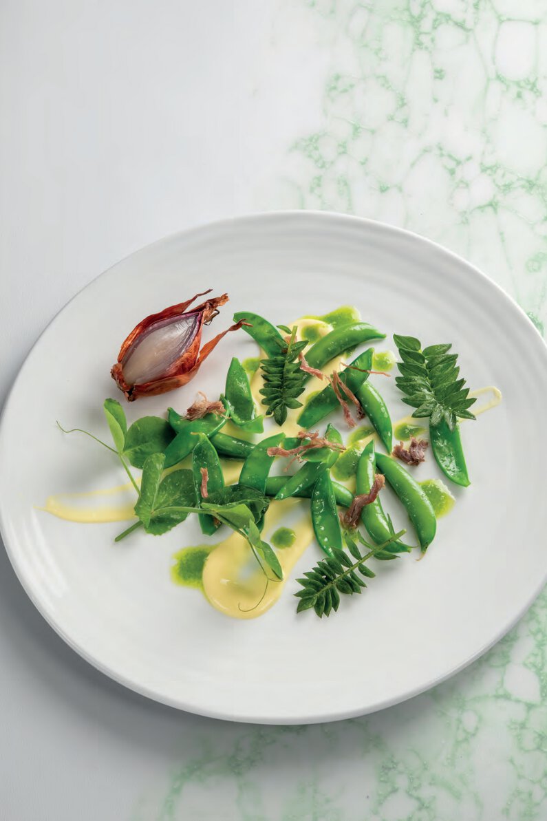De notre jardin, les pois tout en texture relevés d’un lassi au gaillet, pastre de pays &amp; valériane grecque