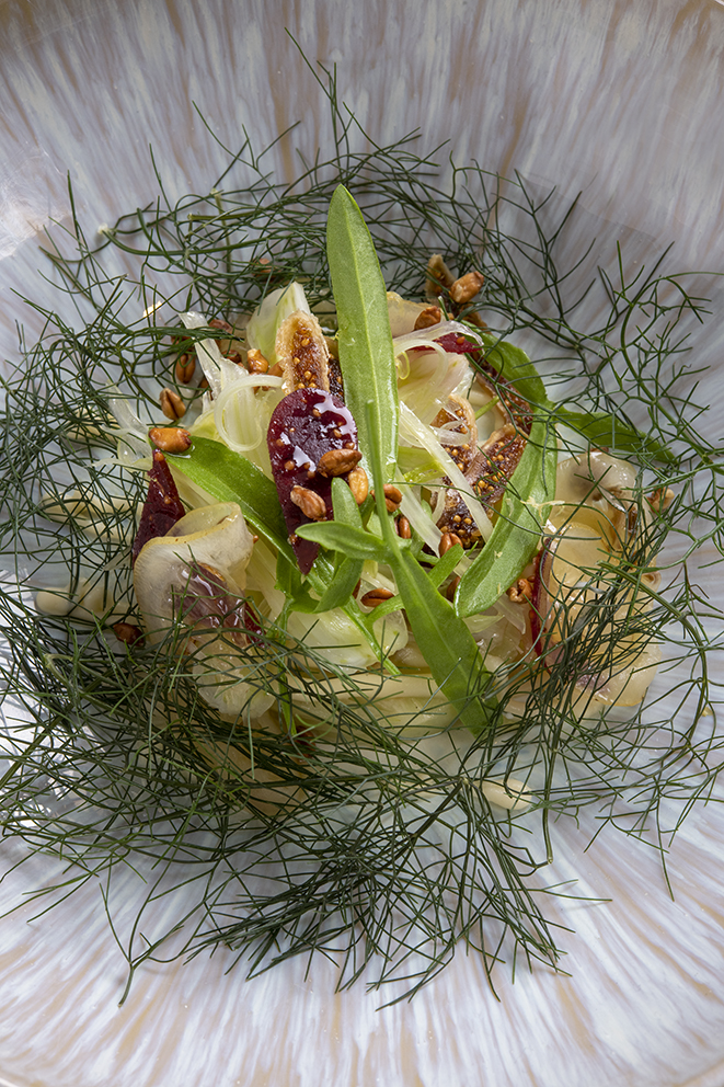 Cœur de fenouil de bruno cayron confit aux écorces de bergamote et livèche, quinoa soufflé, pâte de figues salée