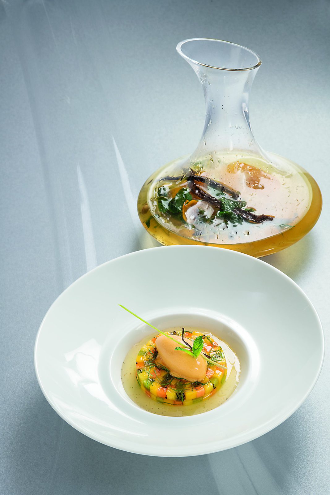 Salpicon de fruits exotiques, sorbet passion-goyave et infusion d’herbes et d’épices
