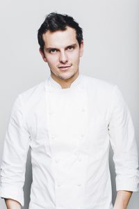 Juan Arbelaez, chef cuisinier du restaurant Nubé au Marignan Champs-Élysées