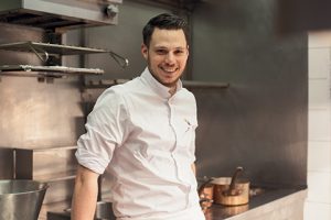 Nathan Helo dirige les cuisines de Jarrasse à Neuilly